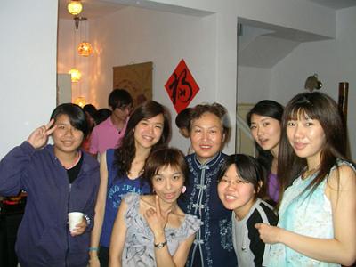 2005 (27).jpg - Jun 28, 2005--迎新送舊之六(老師家)