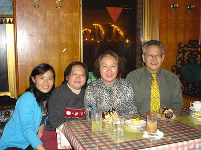 2005 (7).jpg - Jan 10, 2005--橡屋餐廳老師慶生會之三