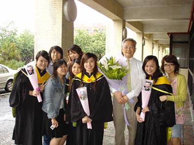 2006 (16).jpg - Jun 10, 2006--畢業典禮之三