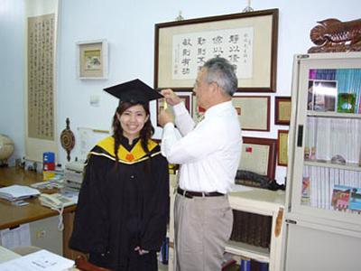 2006 (22).jpg - Jun 10, 2006--畢業典禮之九