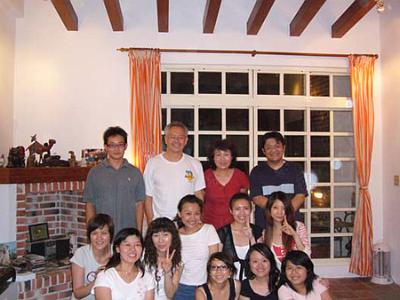 2006 (31).jpg - July 11, 2006--迎新送舊之四(老師家)