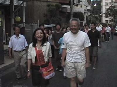 2006 (43).jpg - Aug 20, 2006-- 靜宜食營系基隆遊之二 (老師家)