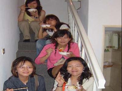 2006 (45).jpg - Aug 20, 2006-- 靜宜食營系基隆遊之四 (老師家)