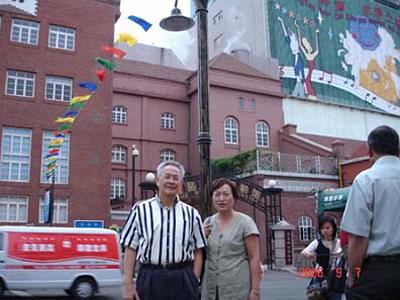 2006 (53).jpg - Sep 5~12, 2006--第六屆世界華人魚蝦營養學術研討會之五 (青島市啤酒博物館)