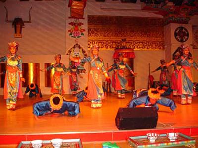 2006 (96).jpg - Sep 13~21, 2006--武漢行之十九 (九寨溝-藏族劇場)
