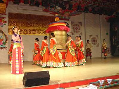 2006 (98).jpg - Sep 13~21, 2006--武漢行之廿一 (九寨溝-藏族劇場)