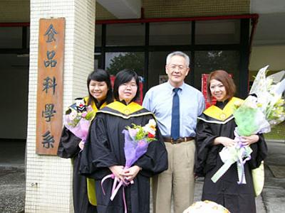 2007 (24).jpg - Jun 16, 2007--畢業典禮之八