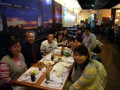 2007 (7).jpg - Jan 9, 2007-- 老師慶生會之七(我家牛排基隆店)