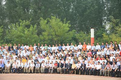 2008 (26).jpg - Sep 20-24, 2008-- 第七屆世界華人魚蝦營養學術研討會之五(大會團體照-800人)