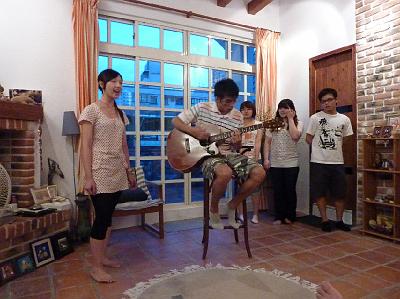 11-2.JPG - July 15 2010 迎新送舊(老師家)