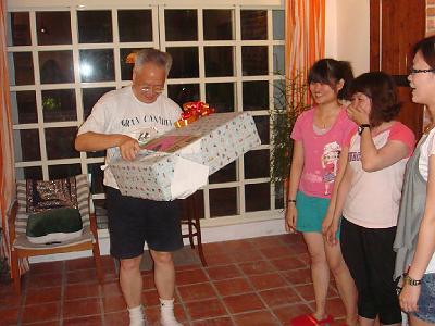 12.JPG - July 15 2010 迎新送舊(老師家)